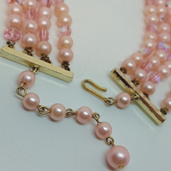 * Vintage Pink Aurora Borealis & Faux Pearl Necklace & Clip On Earrings SET - Picture 7 of 8